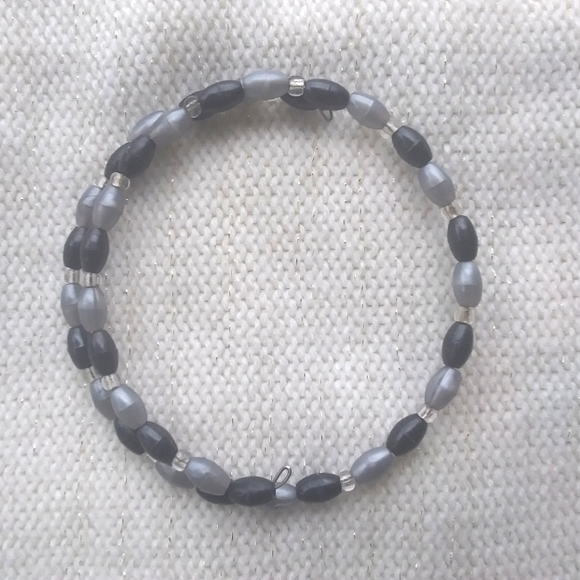 FREE w/ Bundle! Choker w Gray and Black Beads Adjustable - Picture 1 of 8